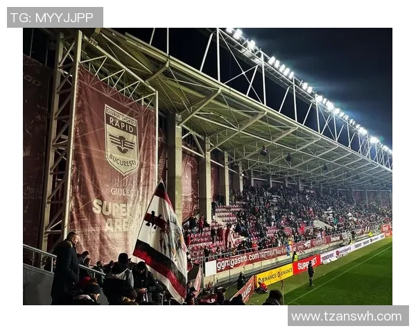 足球明星佩戴创意庆祝面具引爆球场激情与全球粉丝热烈讨论